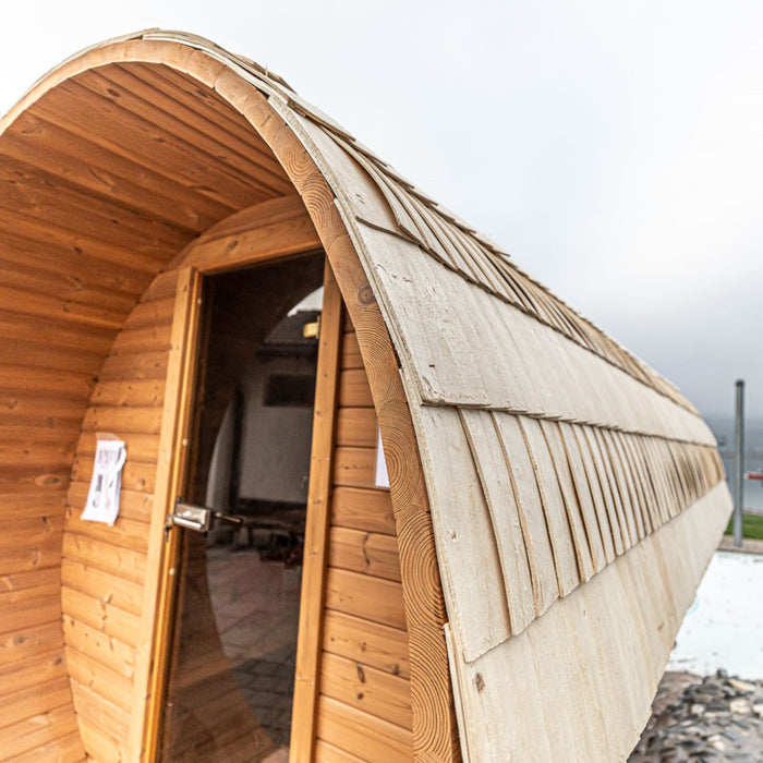 Viking Industrier Sauna barrel 1.9 x 3m with eco-friendly roof outdoor lifestyle arrangement close up front view bitumen roof shingles